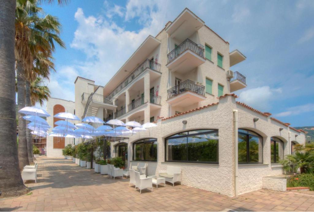 Blu Mare Apartments Pietra Ligure Exterior foto
